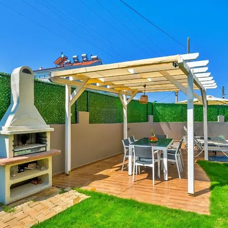 4 Bedroom - 9269 *