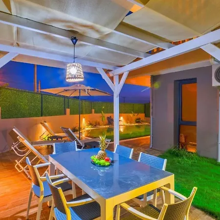 4 Bedroom - 9269 Villa *