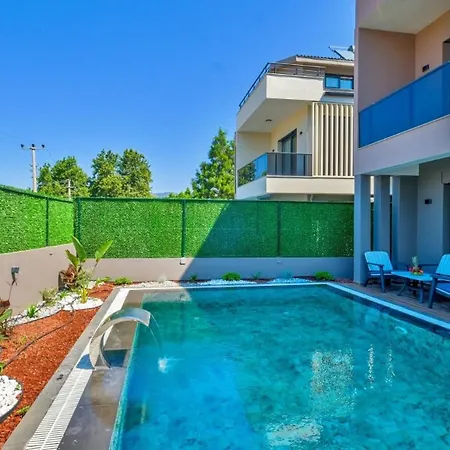 4 Bedroom - 9269 *