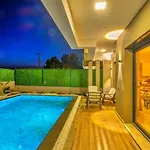 ヴィラ 4 Bedroom - 9269 フェティエ