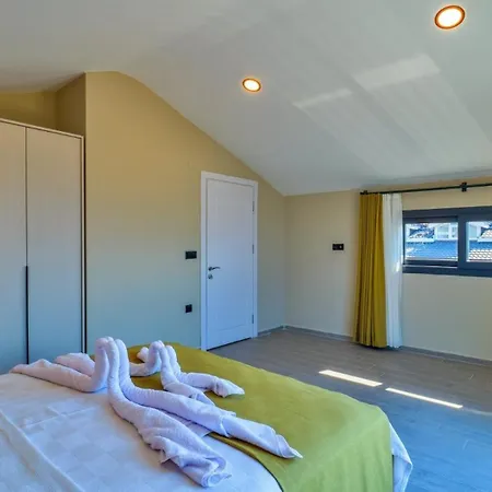 4 Bedroom - 9269 *